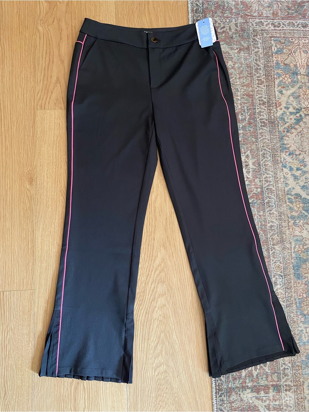 ACEGOLFS Black Golf Pants with Pink Piping & Pleated Hem – NWT Size M